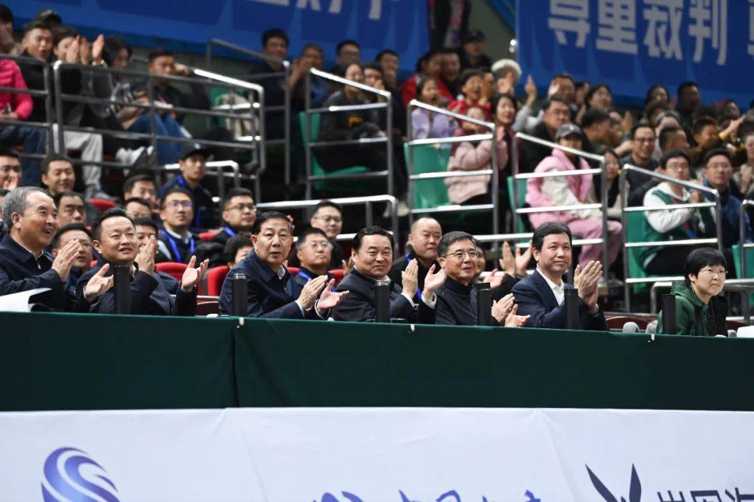 郝鹏在大连专题调研教育工作