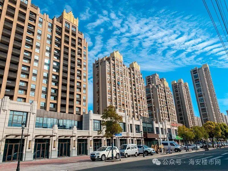 前不久,奥体新城99首府二期部分楼栋迎来交付,向业主展示了开发商