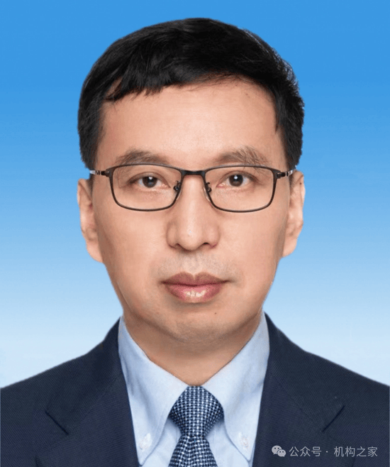 其实原名沈军,毕业于上海交大,是国内第一批注册证券分析师,由于分析