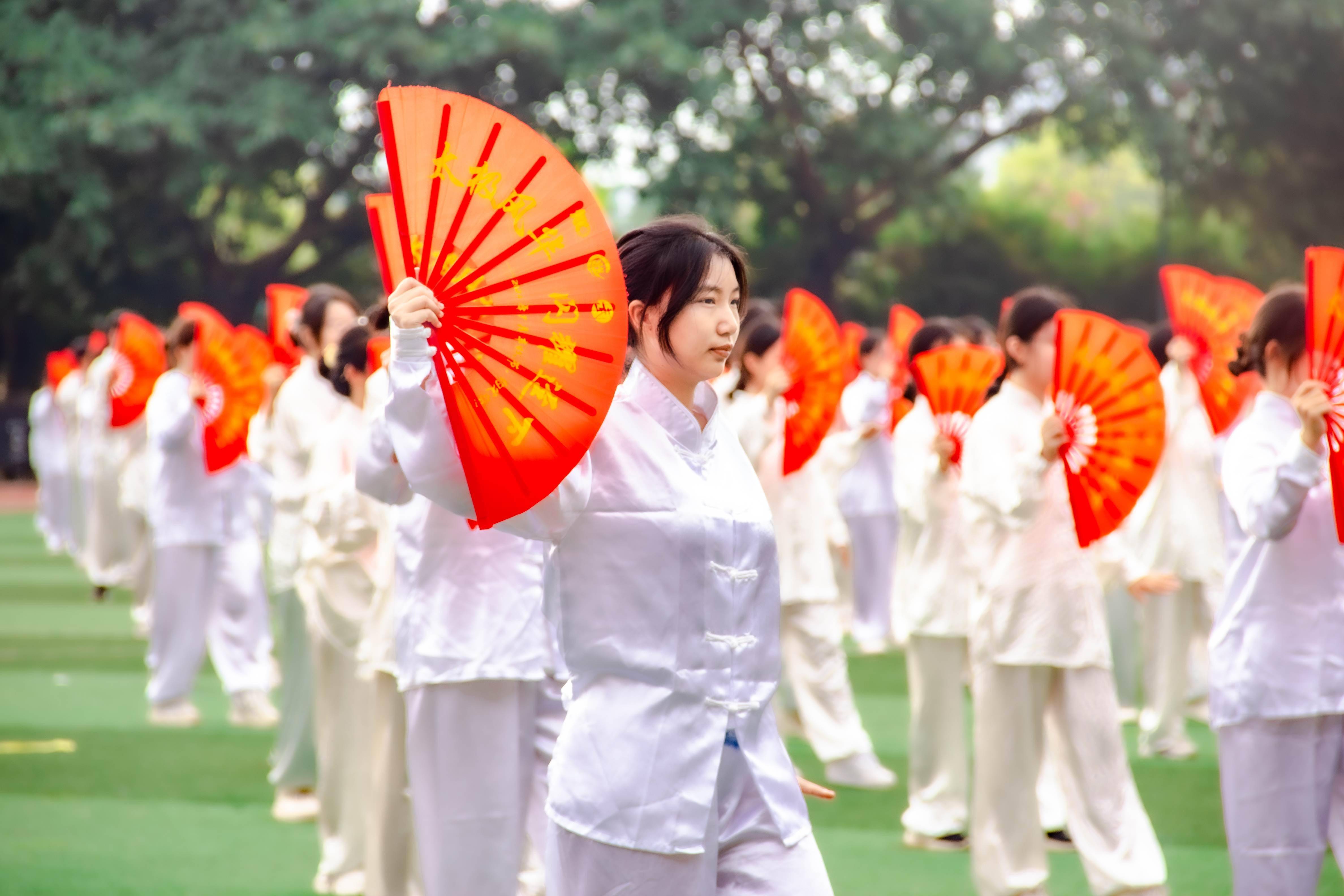 运动健儿勇争先,广州商学院第二十四届运动会开幕