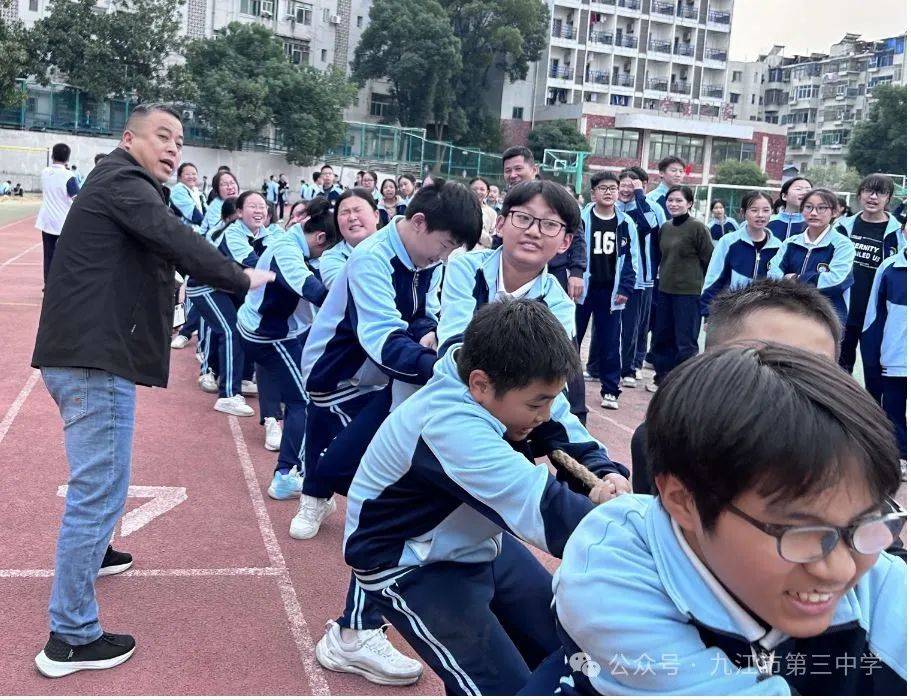 九江三中初一年级部特色课后服务拔河比赛