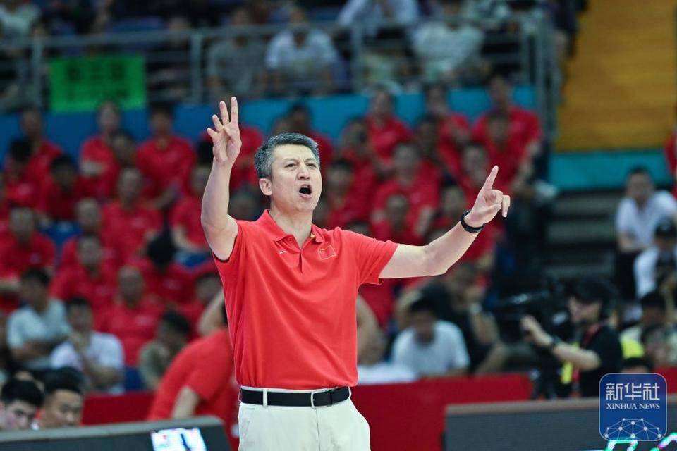 体坛午爆｜亚预赛中国男篮明战关岛，纳达尔完成生涯谢幕战