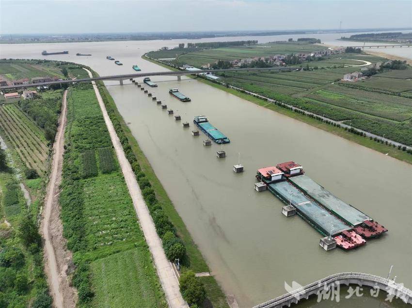 行船一键过闸 运货降本六成 江汉运河10年通航船舶6.2万艘次