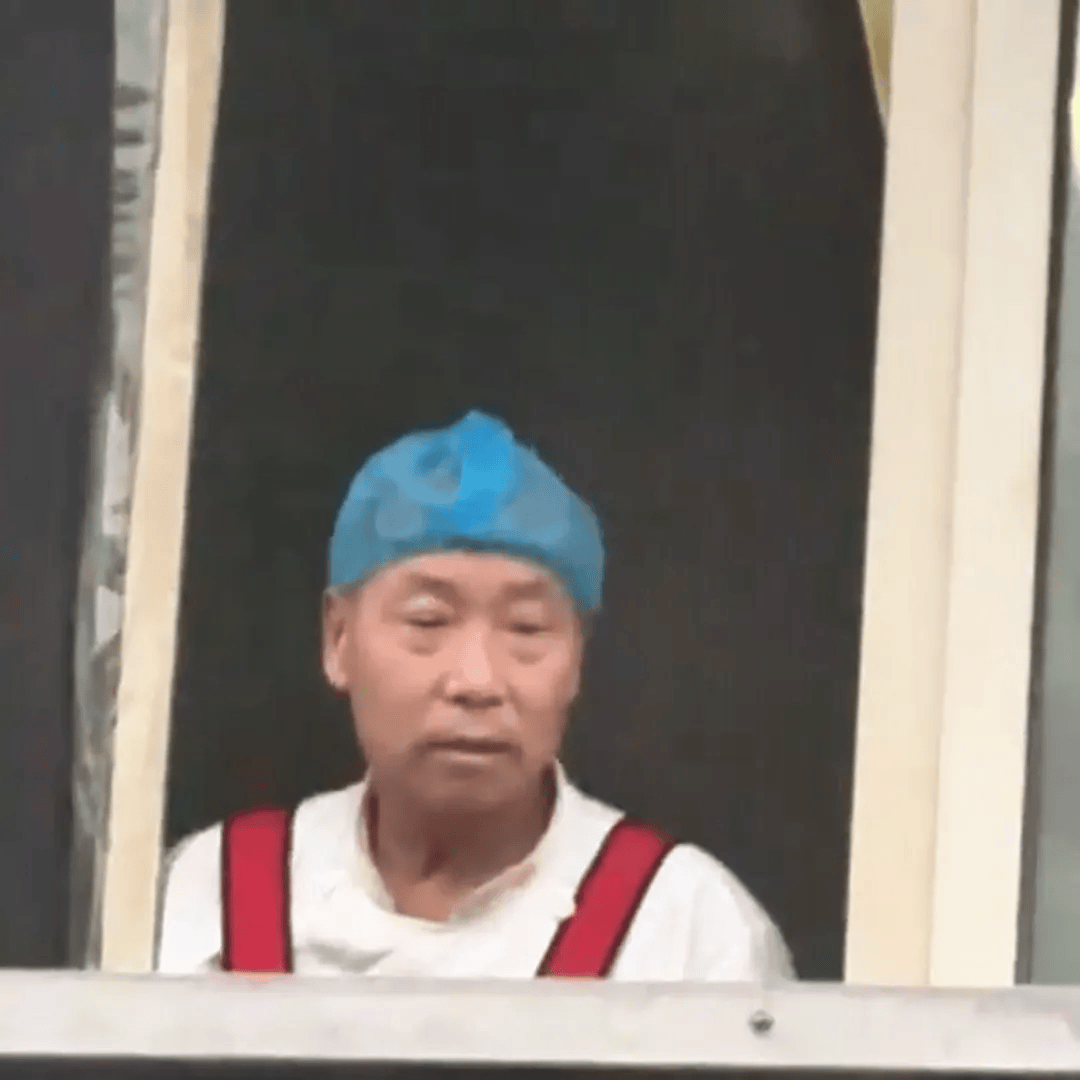 配上了大爷内心os截取了大爷的表情包还网友们纷纷整活(大爷你火了,你