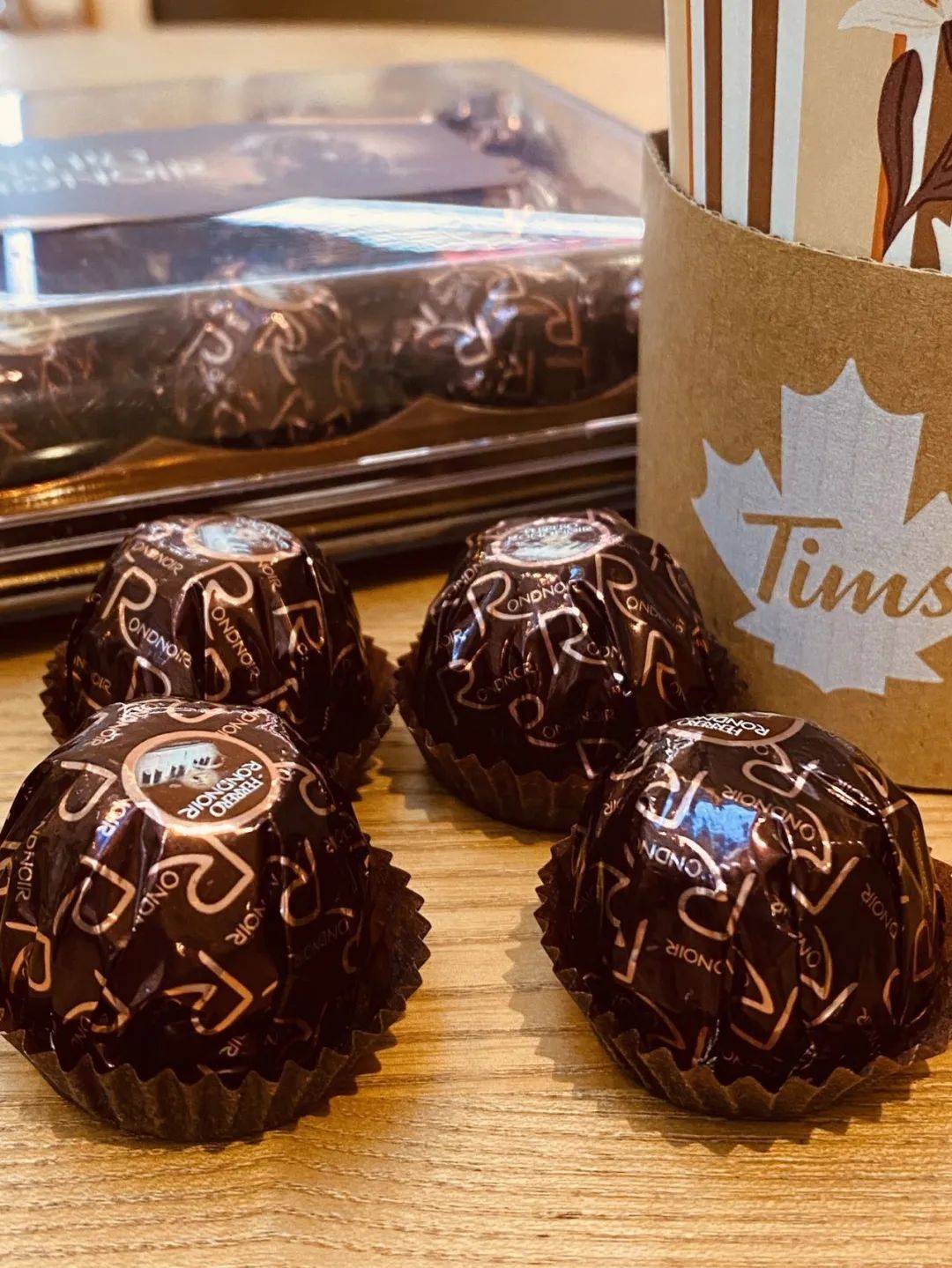 "浪漫黑珍珠"德国进口费列罗黑莎朗慕脆皮威化黑巧克力!