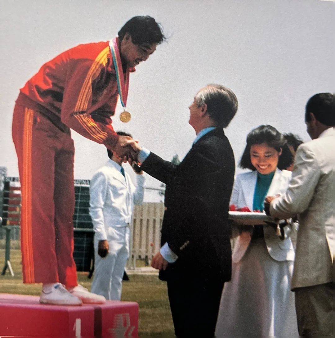1984年洛杉矶奥运会,许海峰为中国人实现了奥运会金牌"零的突破";1984