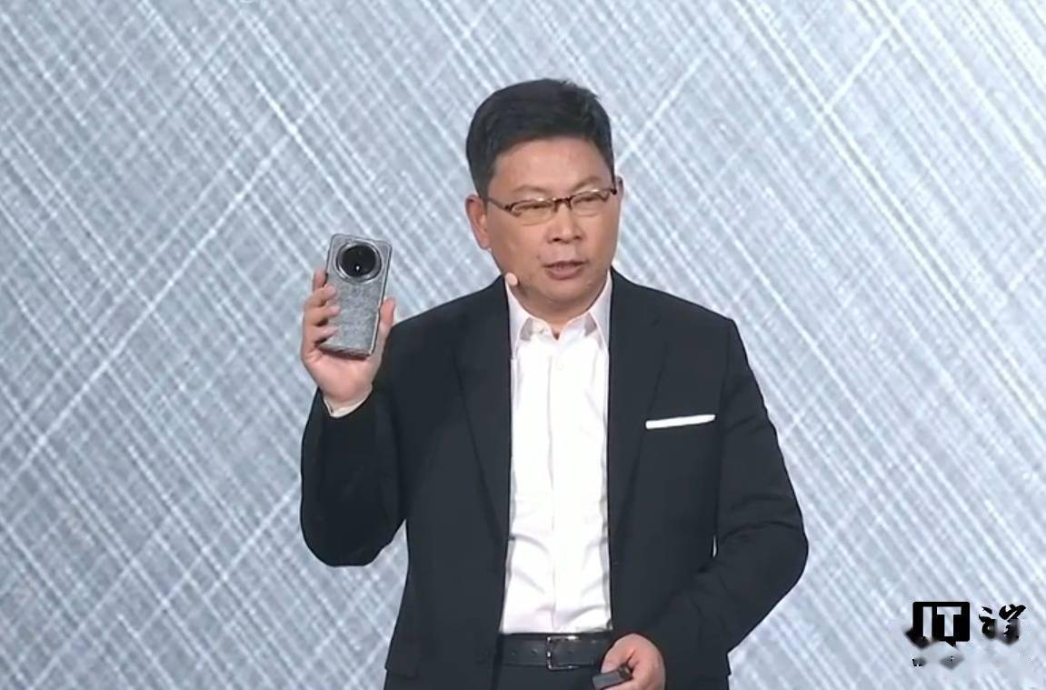 华为 Mate70/Pro/Pro+ 系列旗舰手机亮相