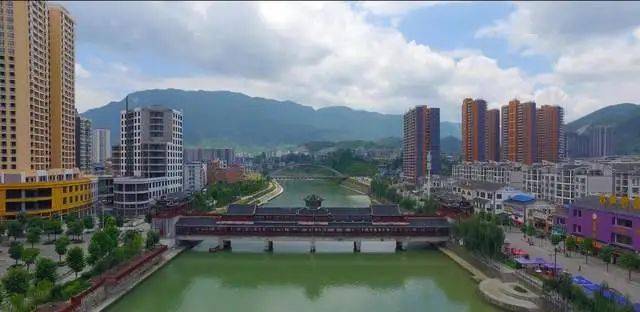 印江8公里河道上有8道拦水坝,正在拆除,江景房变"溪景房"