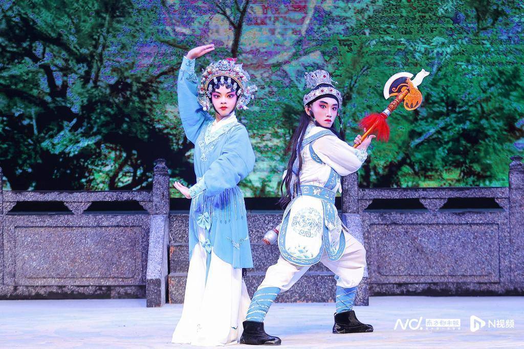 第八届"红豆生辉"青少年粤剧粤曲展演,南国红豆展风采