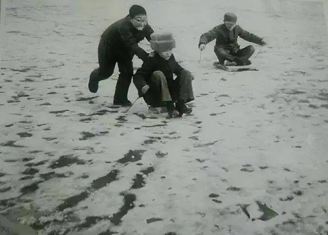 80年代打雪仗图片