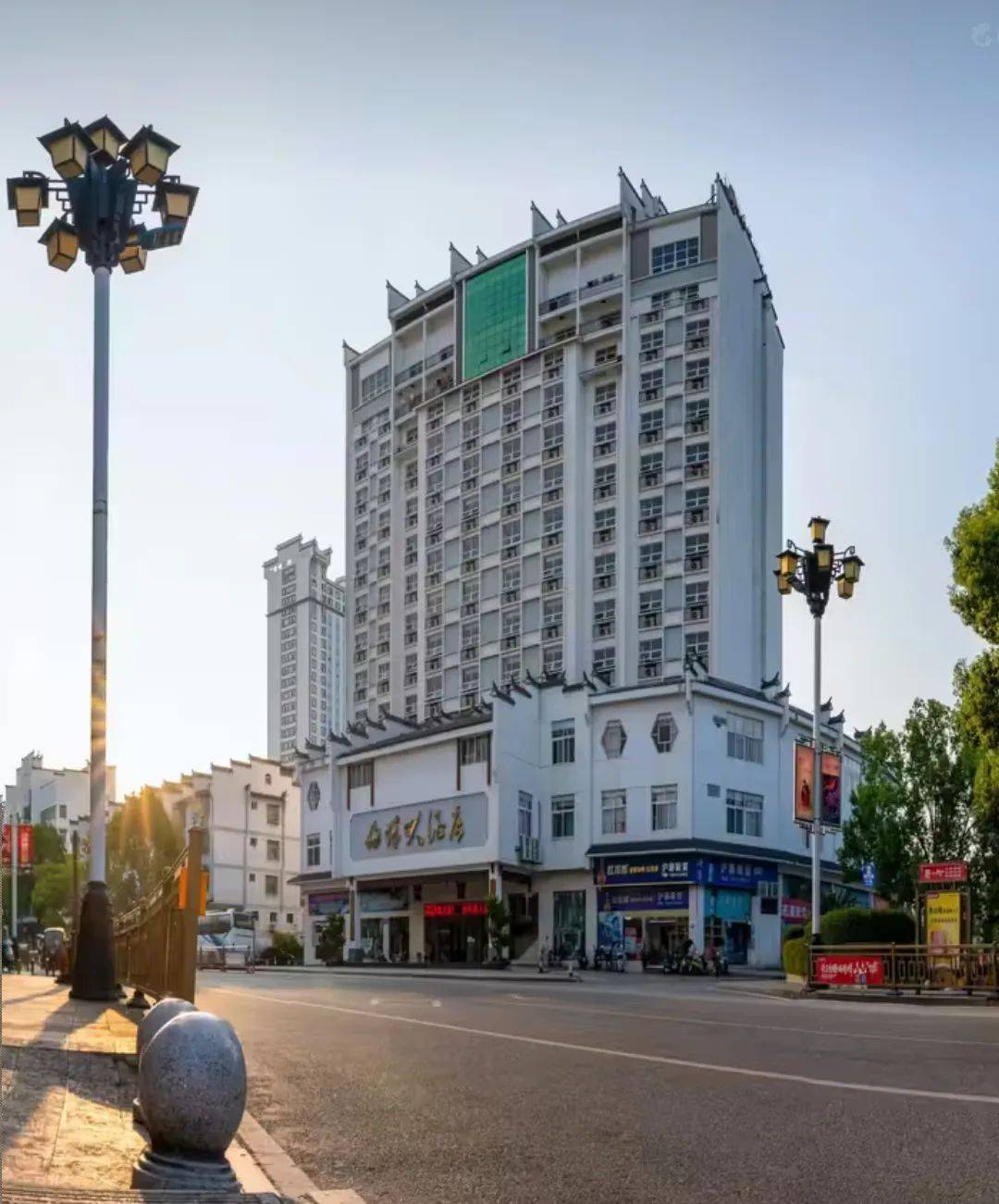 入住品质酒店,品尝特色美食,特别安排品尝武夷山大红袍,正宗沙县谐栽