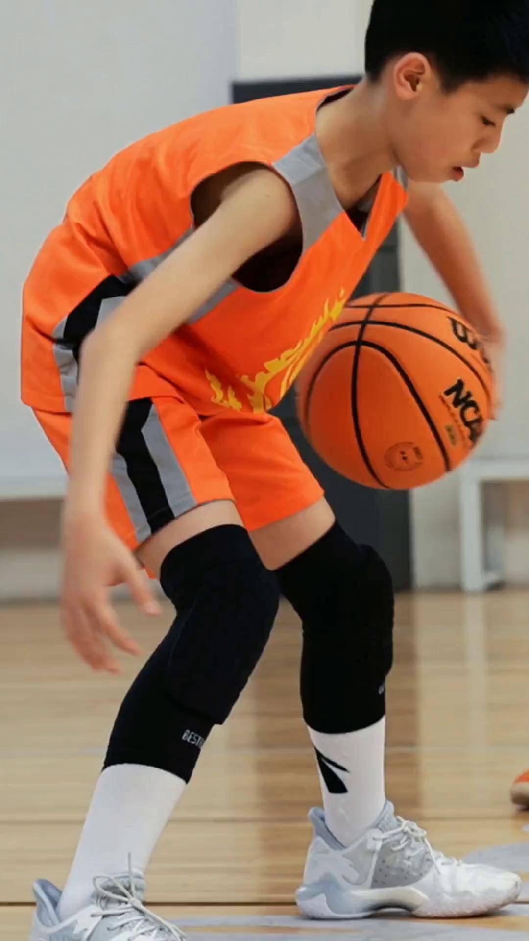 篮球基本功训练68法，篮球基本功训练方法视频