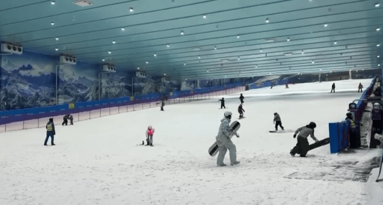 中国蓝观察丨室内滑雪、火边煮茶、泡温泉……浙江“冷”经济拥有无限“热”动力