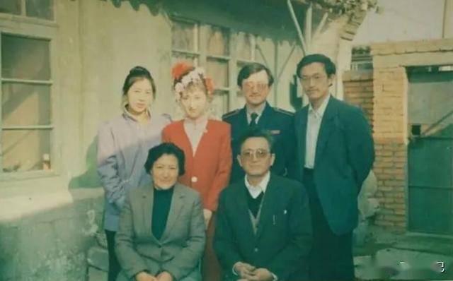 63岁矿老板妻子离世,次年娶38岁模特,4年过去,如今二人怎样