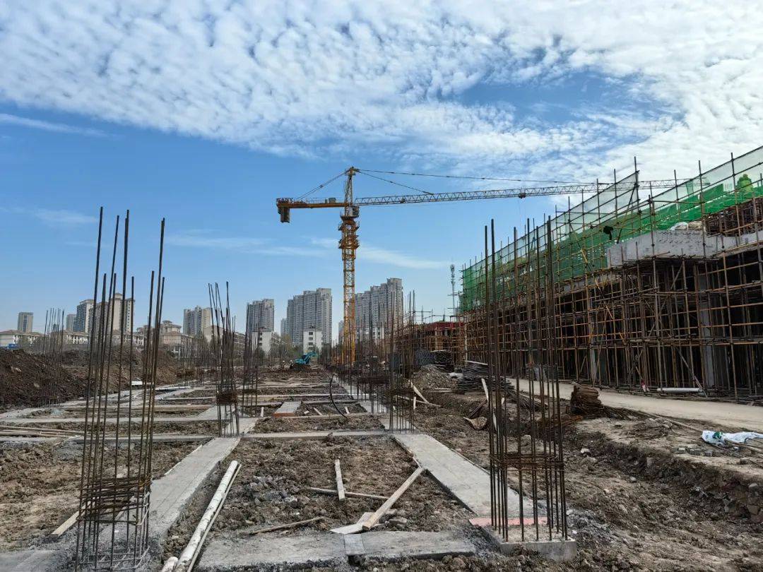 云梦县重大文旅项目铜锣湾·云梦集建设工地上