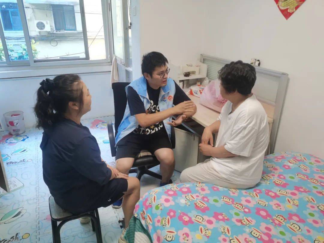 定制专属服务方案，他们为多重困境家庭架起救助“桥梁”