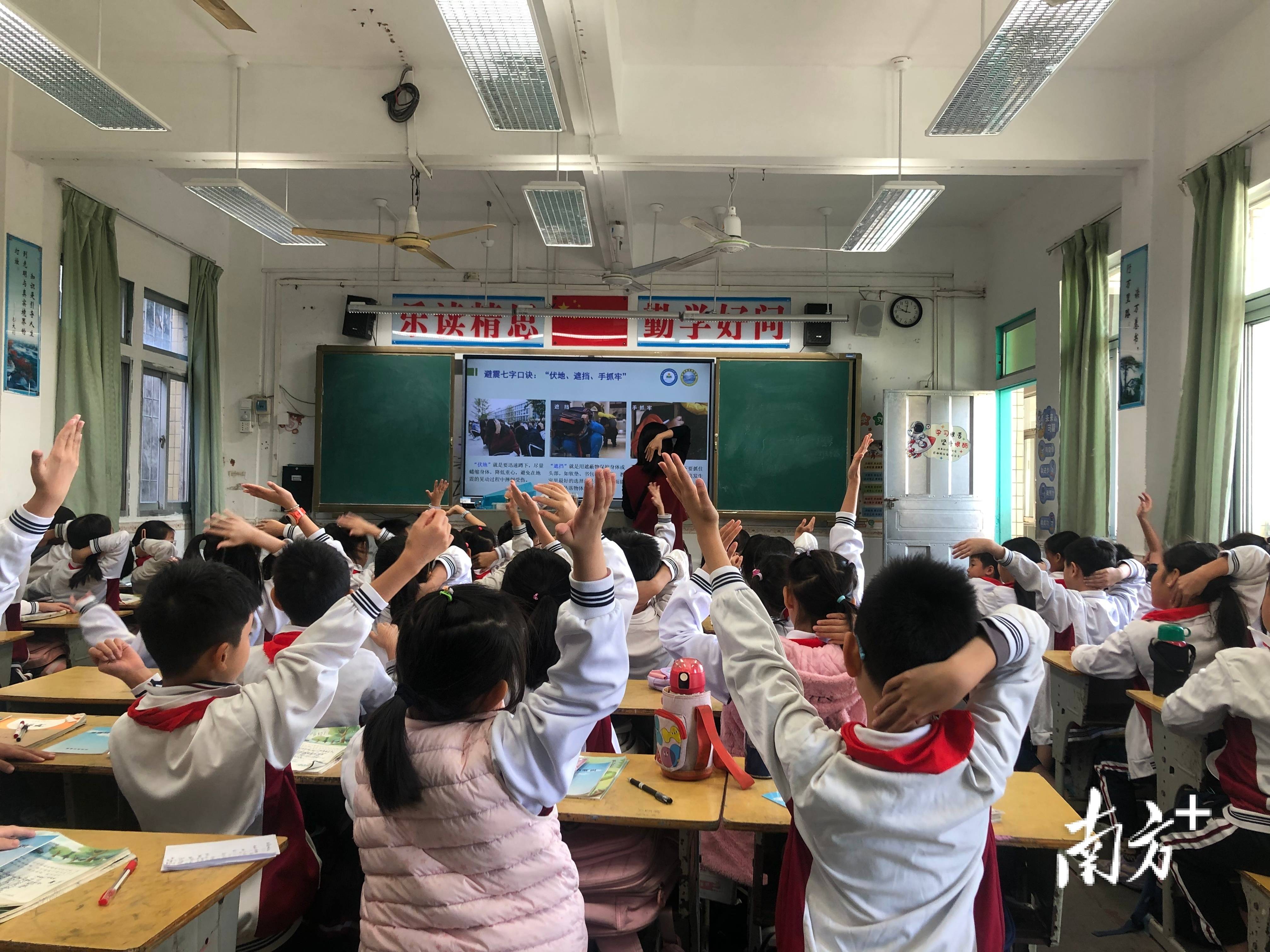 防震减灾科普宣传走进惠来乡镇小学
