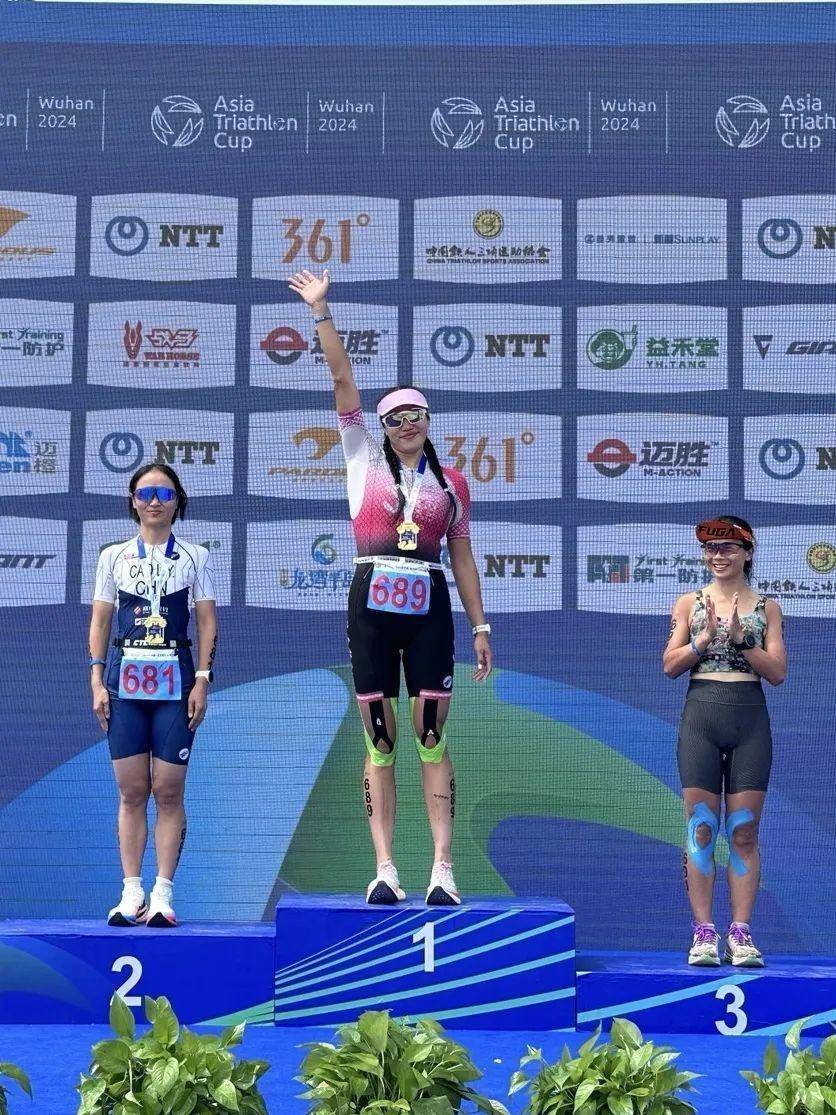 在2024中国·武汉铁人三项公开赛中,王雅婕站上了30—39岁年龄组女子