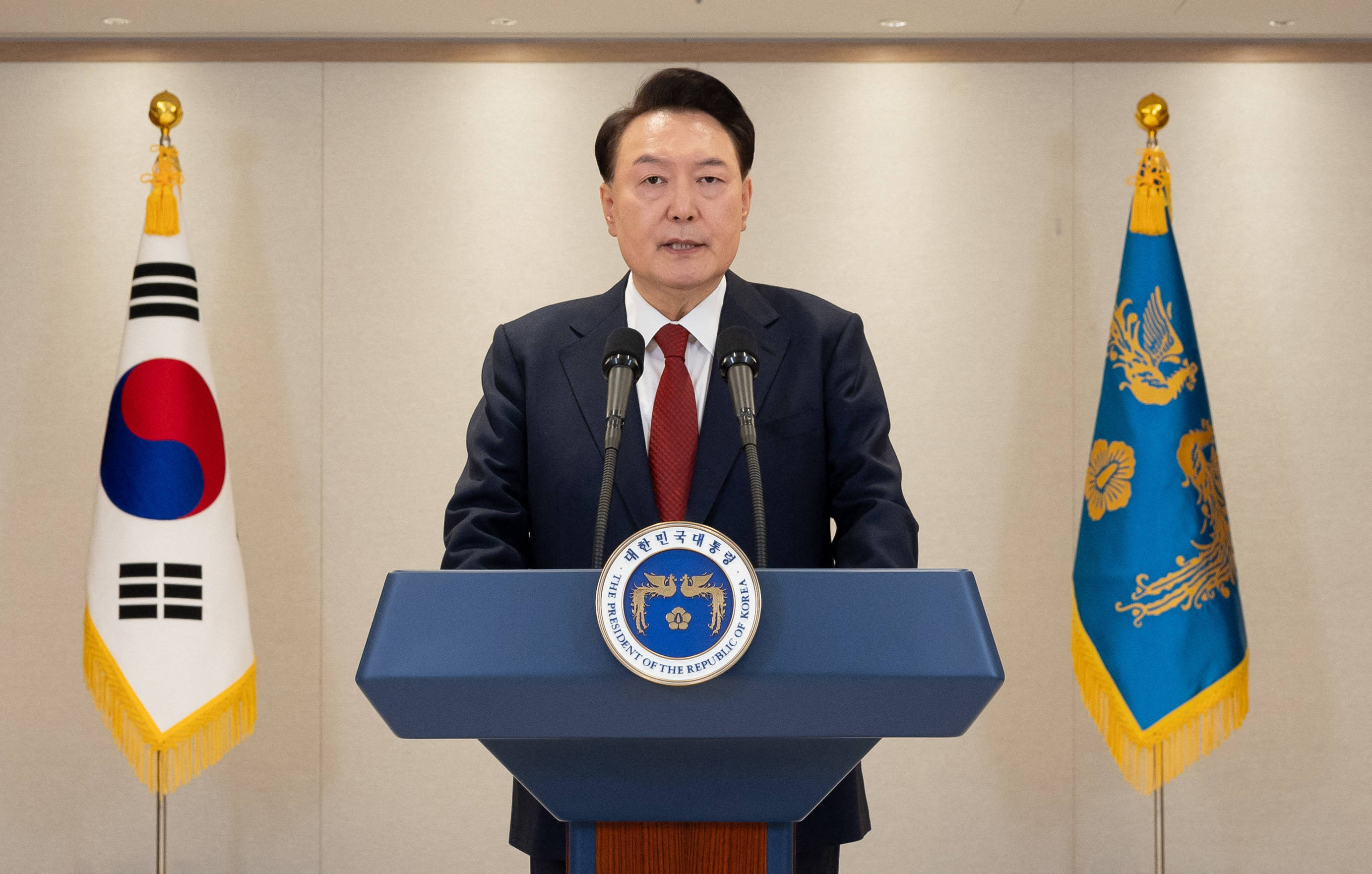 尹錫悅表態(tài)：奉陪到底！執政黨：必須彈劾！文在寅發(fā)聲