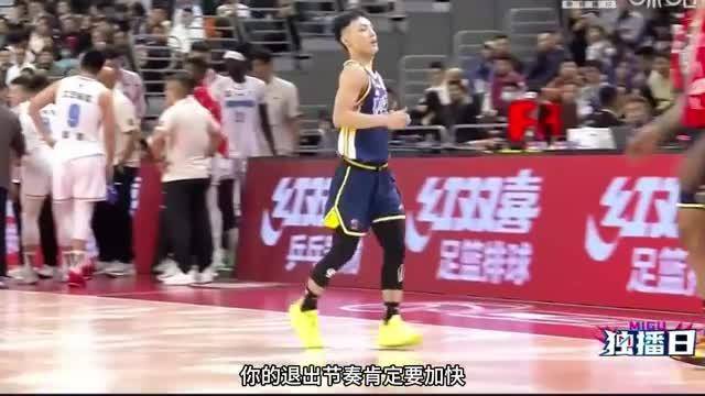 拼到双腿抽筋！徐杰反击一条龙，甩开3人上篮，北京队球员服气