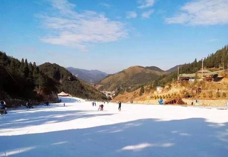 铜铃山滑雪场图片