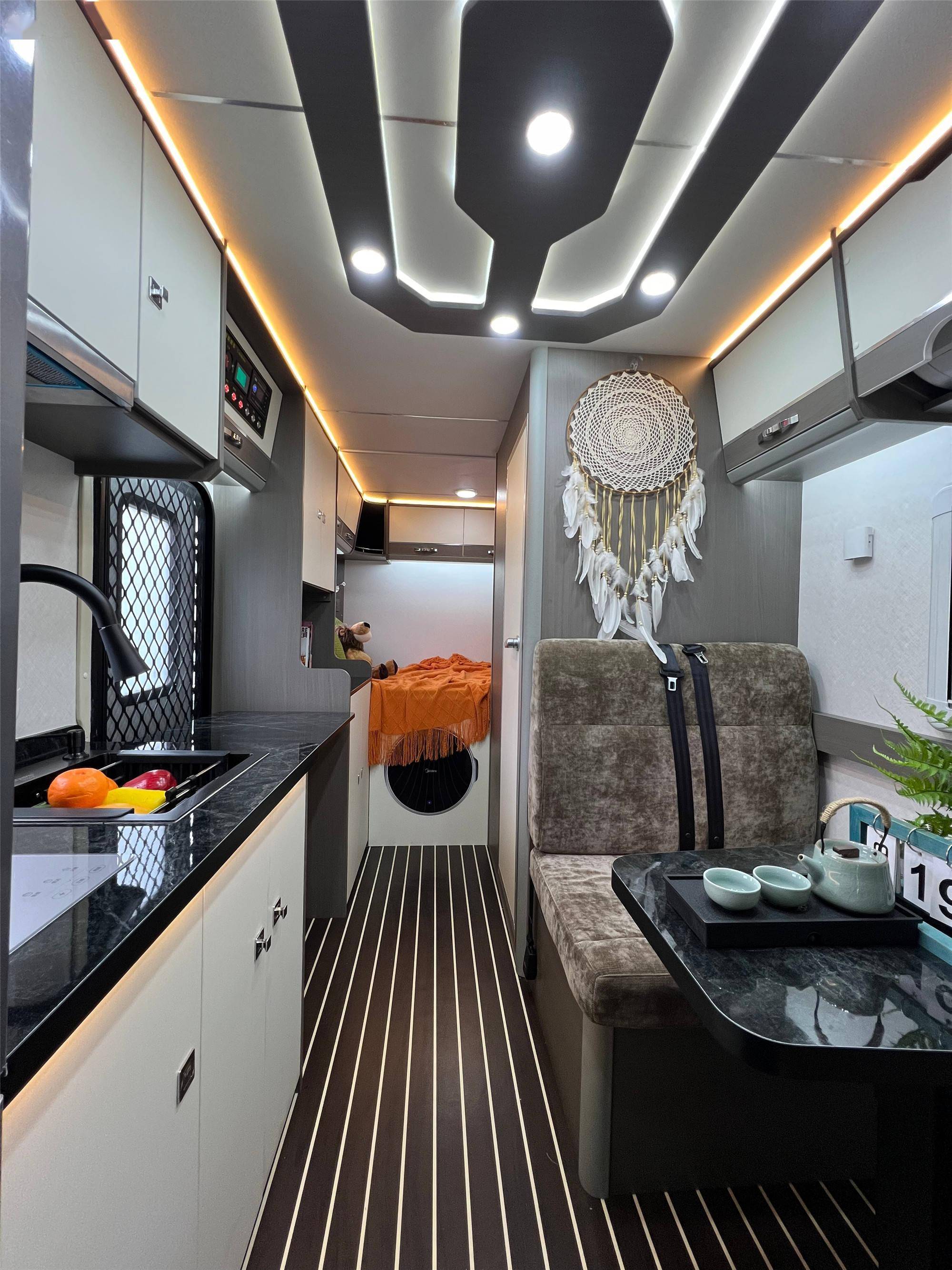 20万拥有一辆大房车空间够大配置丰富内饰还做的挺漂亮