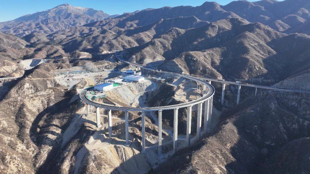 的高速公路大通道,建成后将直接连通北京市的西六环和张家口南部地区