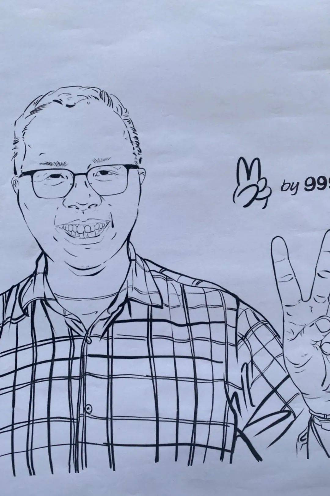 给班主任画张肖像画,给老师颁个奖,是每一届班主任节的保留活动,也是