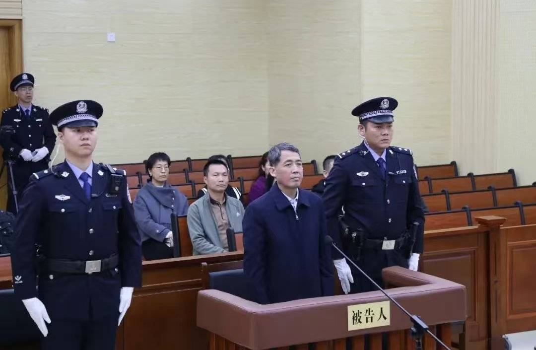 广西柳州市委原书记吴炜一审被判死缓