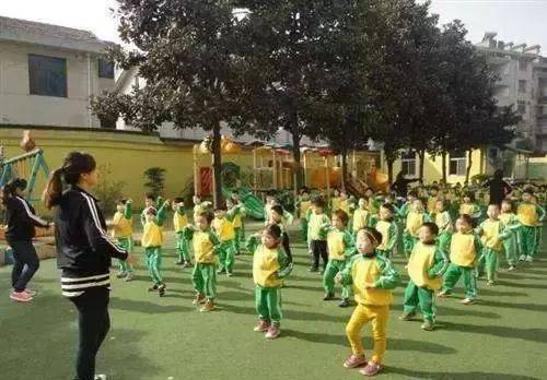 幼儿园律动操_幼儿园早操编排原则_幼儿早操动作变化编排
