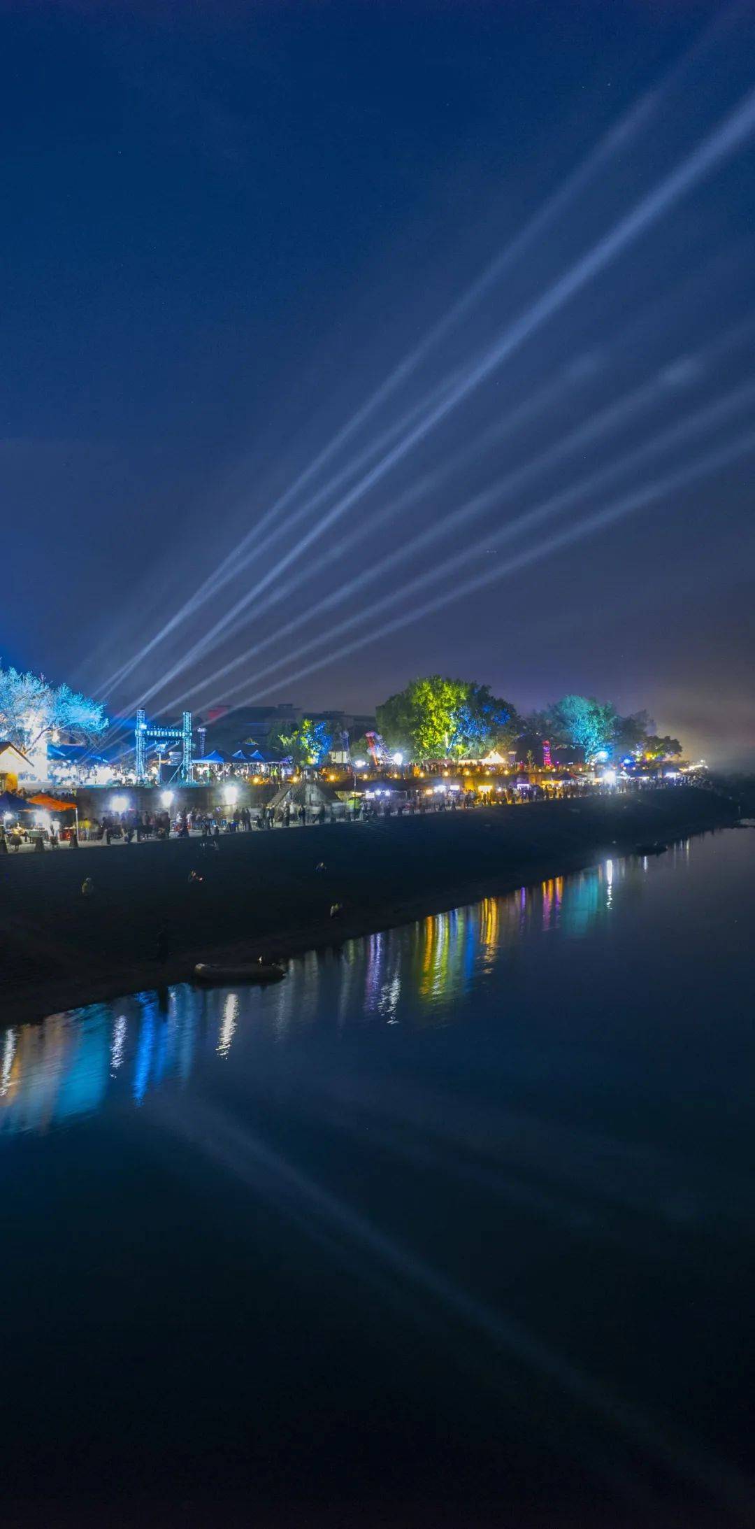 马边河畔的古镇夜景