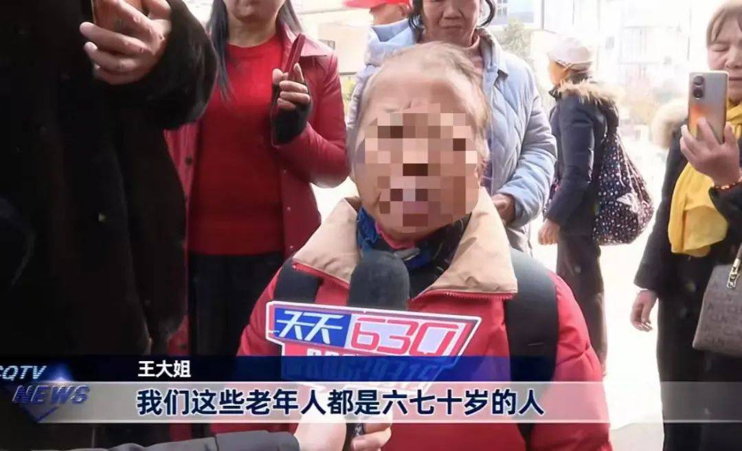 300多人跟团游三亚,到机场却被告知没买机票?海南凌晨通报:连夜调查,已向公安报案! 300多人跟团游三亚,到机场却被告知没买机票?海南凌晨通报:连夜调查,已向公安报案!