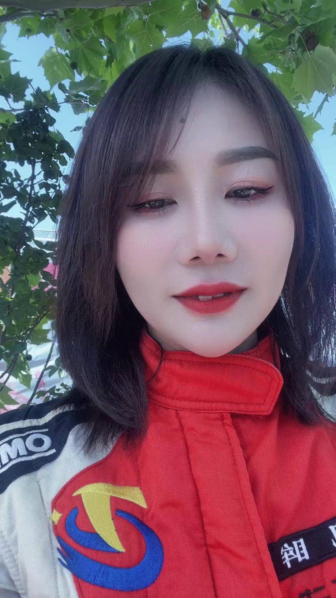 河北邯郸发车仪式现场女车手 速度与激情