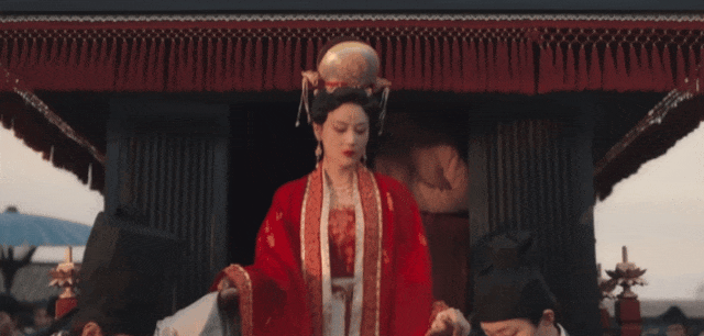 全网热议,张馨予的头上为什么要顶个“鸟窝”? 全网热议,张馨予的头上为什么要顶个“鸟窝”?