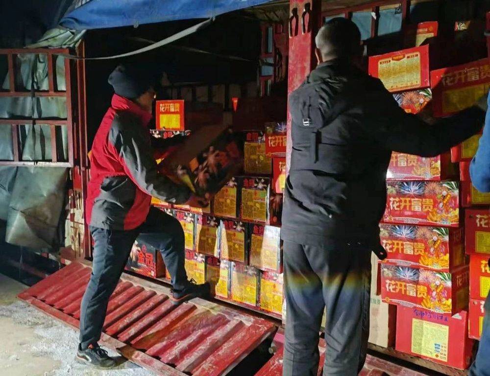 淄博沂源公安：查扣700余箱！一男子非法储存、运输、销售烟花爆竹被刑拘！