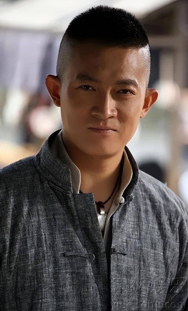 演员杨志刚娶小师妹张静钱交妻子管如今他过得怎么样