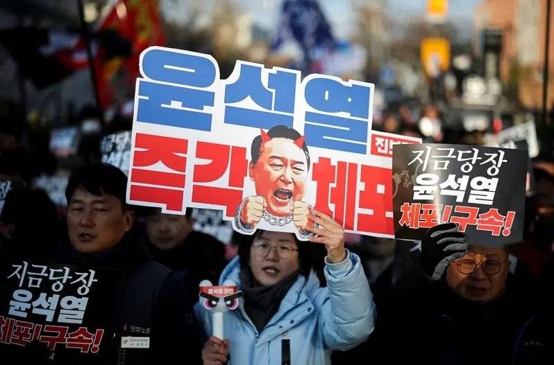 “守护尹锡悦最后的战士”，究竟是何方神圣？