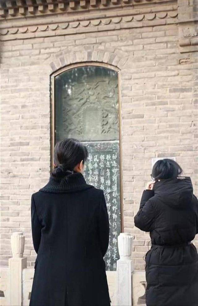 公园方回应“鸡窝头”讲解员走红：她的讲解很好很认真，平时风格较讲究