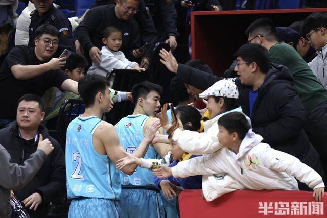 青岛男篮主场战胜山西男篮，赛季首次赢下“强强对话”