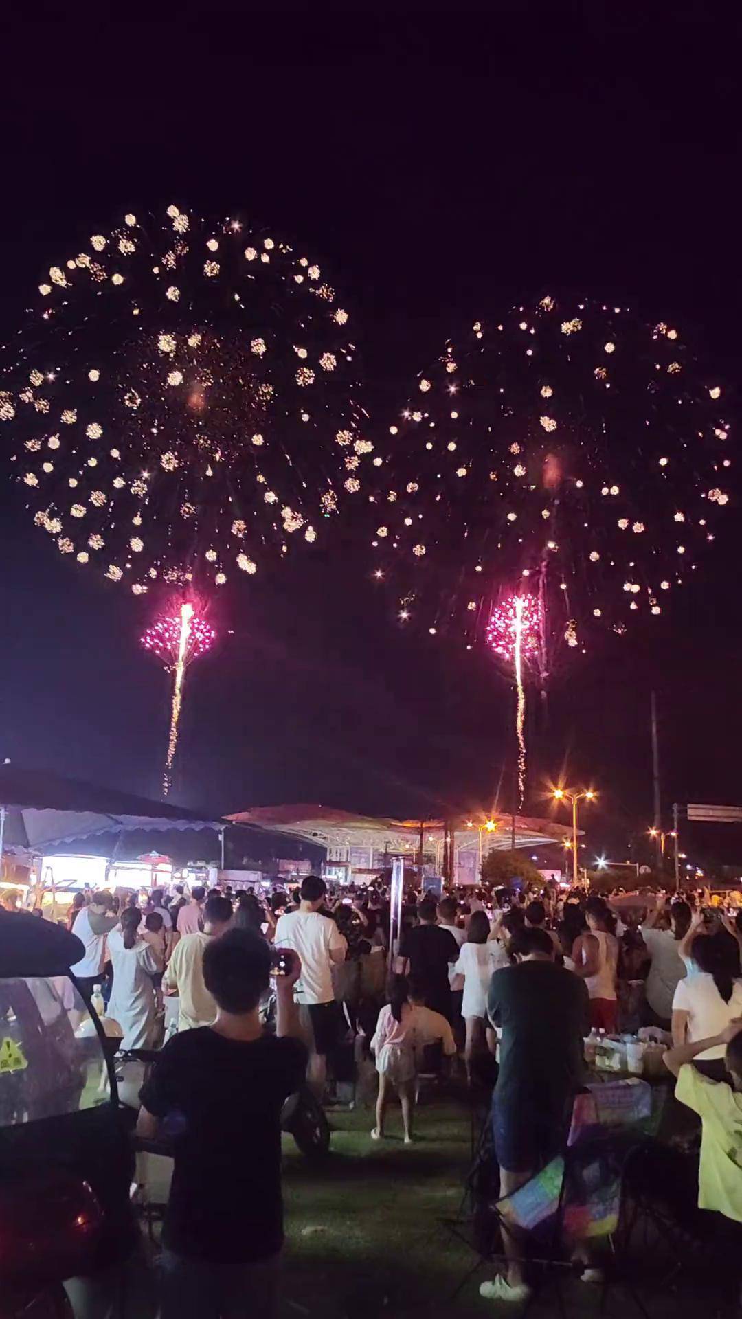 今晚,浏阳七夕焰火晚会激情上演!唐艺 戴誉服饰 一朵母婴 激情烟花