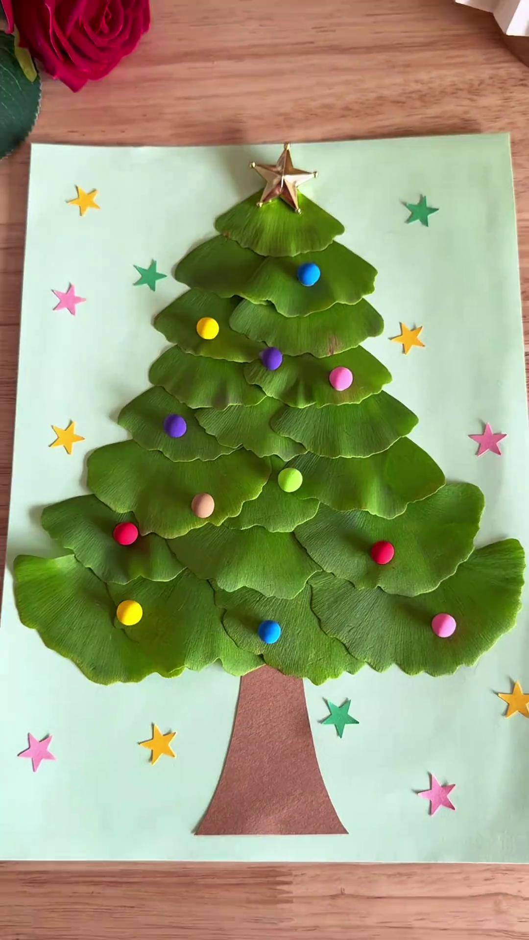 用银杏叶做一颗好看的圣诞树主题画吧树叶贴画 圣诞树 幼儿园手工
