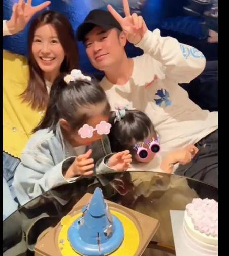 陈赫张子萱为女儿庆生,一家人开心,场面太温馨!