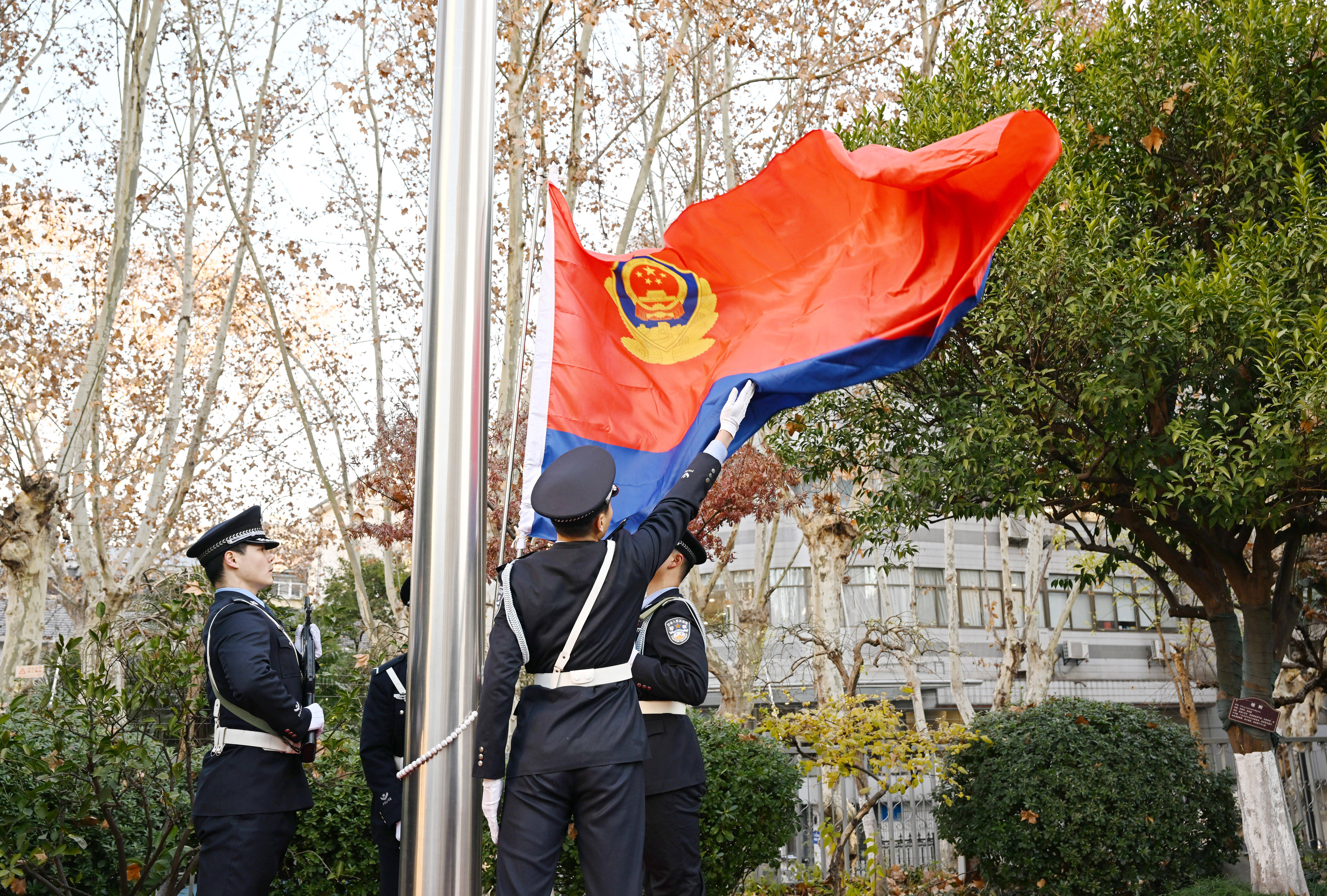 江苏省公安厅举行升警旗仪式