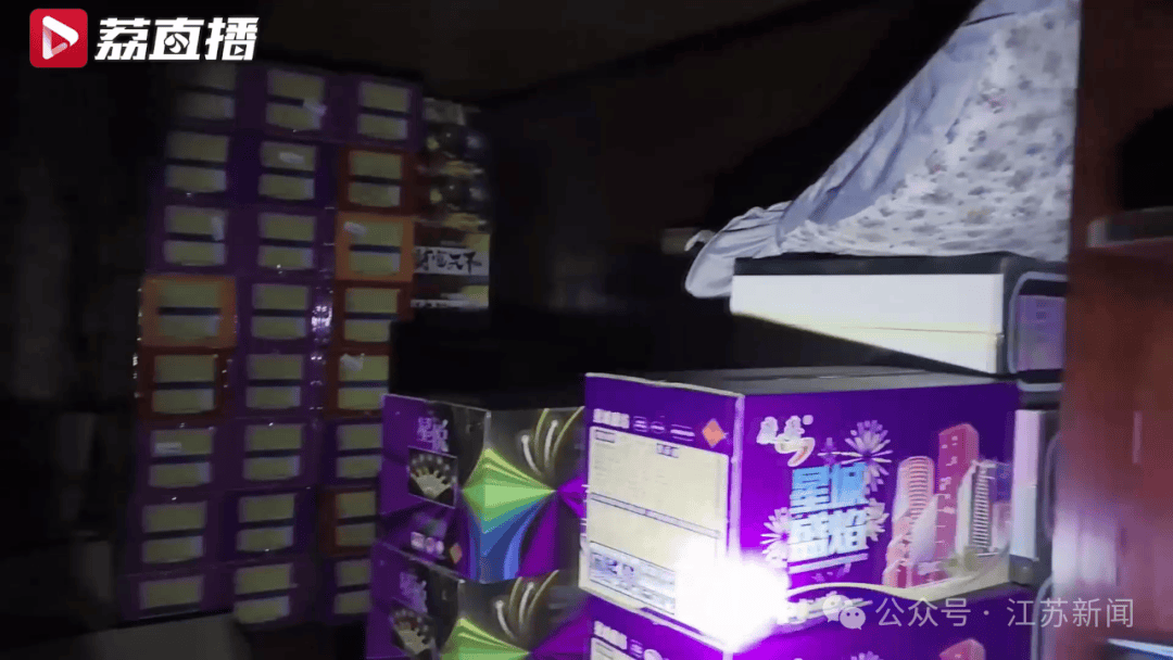 江苏多地发现大量来路不明烟花爆竹!疑似来自邻省这个镇 江苏多地发现大量来路不明烟花爆竹!疑似来自邻省这个镇