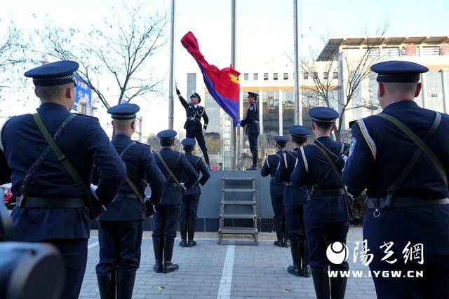 赢博体育平台榆林公安高新分局举行“升警旗唱警歌重温入警誓词”活动(图2)