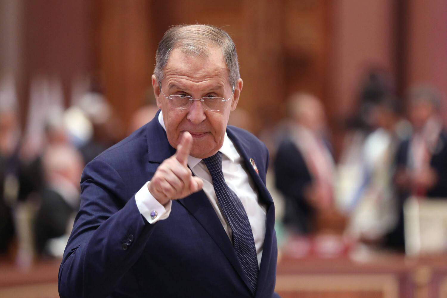 塔斯社1月14日报道,俄罗斯外交部长拉夫罗夫召开大型新闻发布会,总结