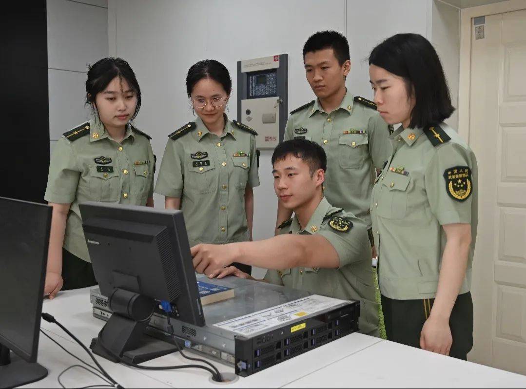 重整行装再出发丨武警工程大学隆重举行2024年秋季学期研究生毕业典礼