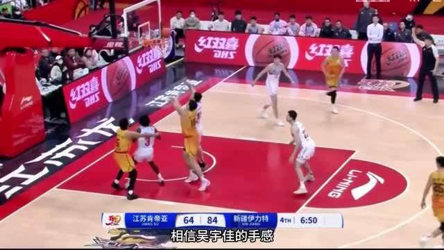 捣乱是吧？赵睿击掌干扰对手投三分，被吹技术犯规，裁判不留情面