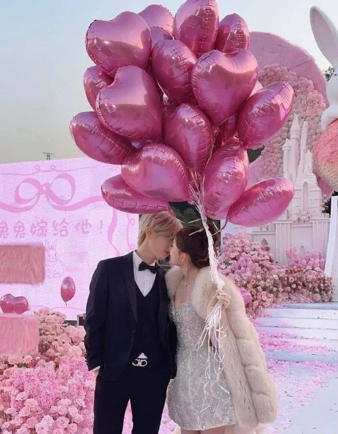 热搜第一!鹿哈在湖南向女友求婚成功 热搜第一!鹿哈在湖南向女友求婚成功