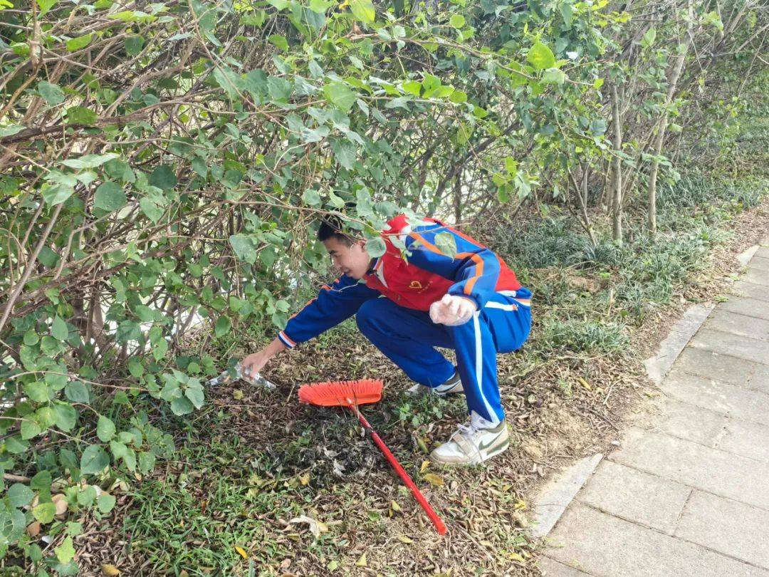 志愿磨洋河环境,文明新风拂全城